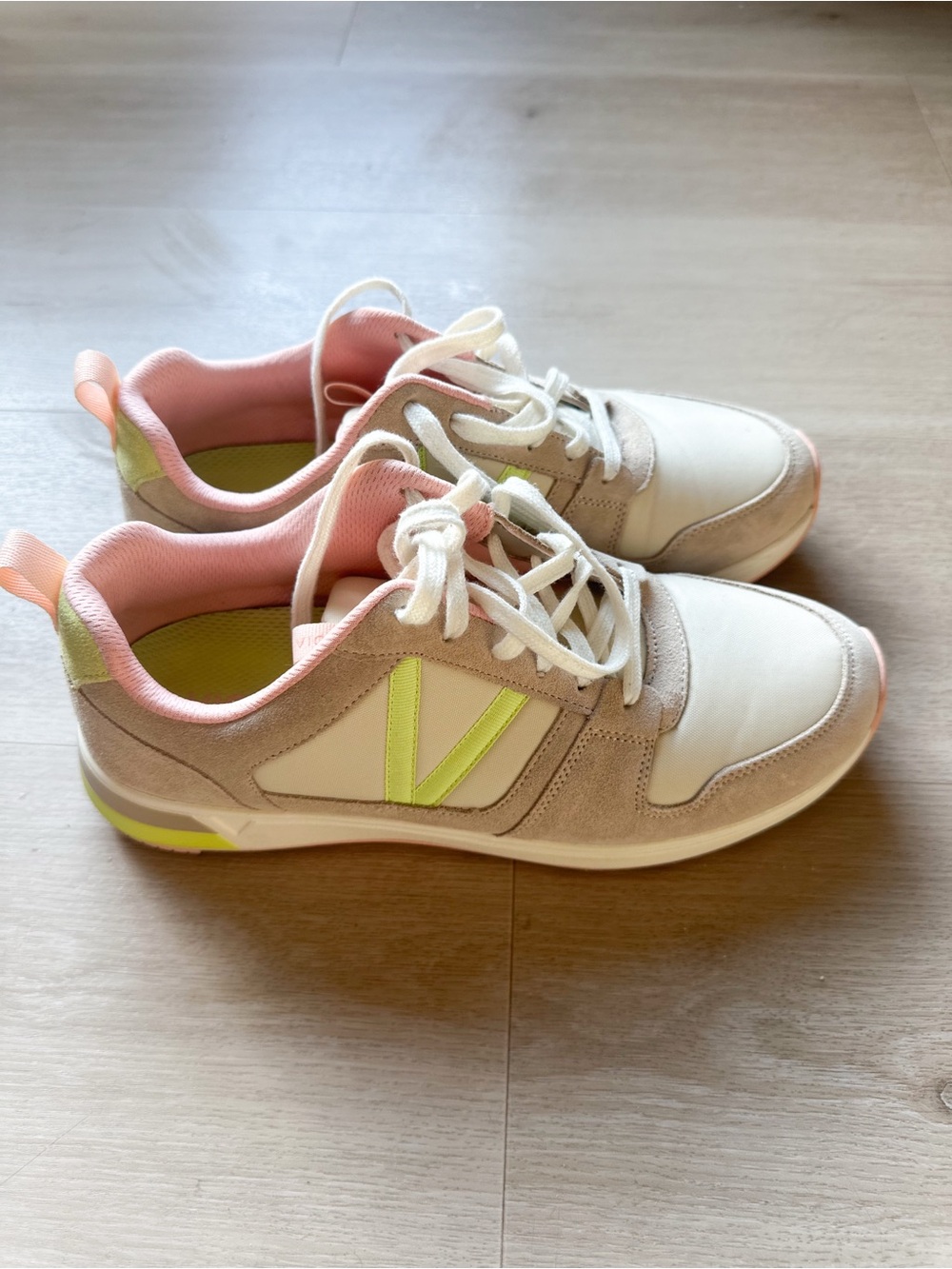 VIONIC Rechelle Sneakers with White, Pink & Neon Yellow Accents Size 9.5